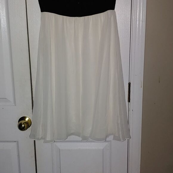 White House Black Market black white  flare dress  Sz 2 NWOT - Picture 5 of 8